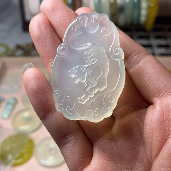 蛇纹石玉颈饰未镶嵌