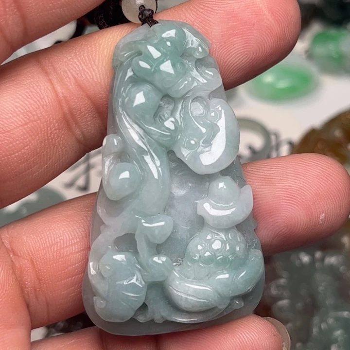 翡翠未镶嵌颈饰貔貅