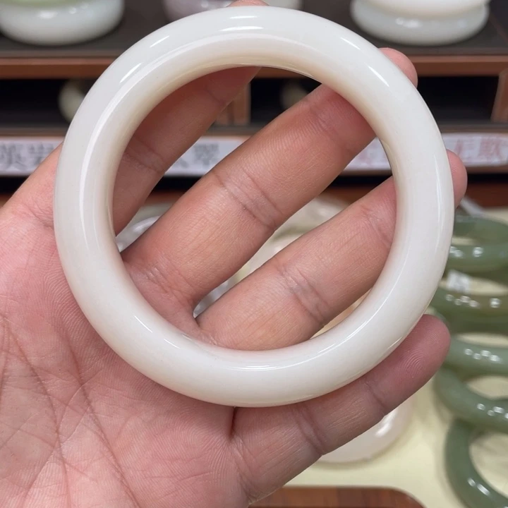 露***石英质玉手镯未镶嵌