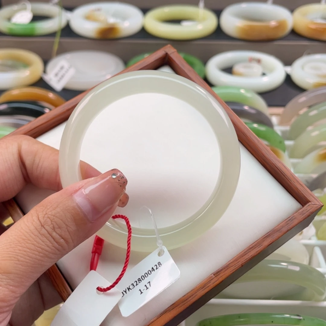 【闪购商品】和田玉手镯未镶嵌52