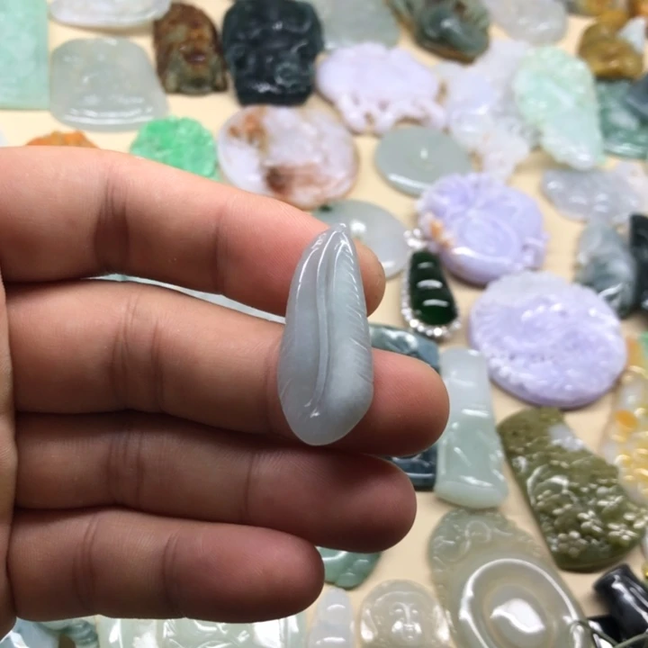 翡翠未镶嵌颈饰链接