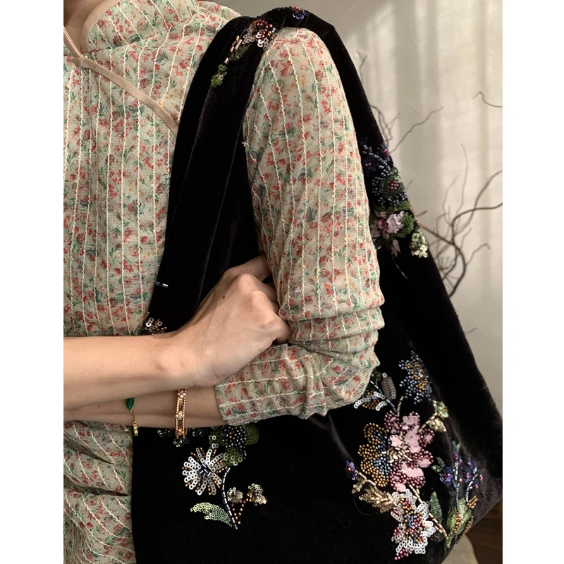 新中式刺绣亮片手提包女士2025年秋冬新款复古钉珠刺绣百搭手拎包