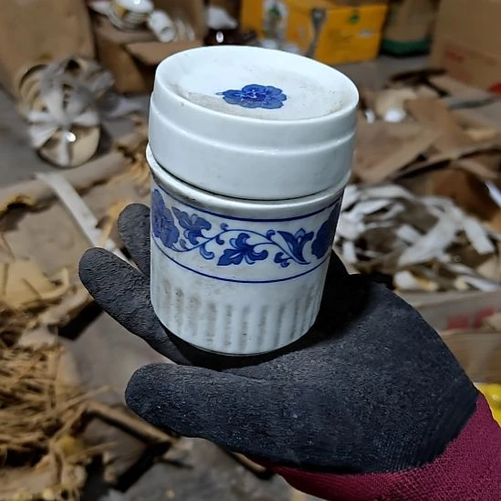 摆件盘子碗茶壶啥都有