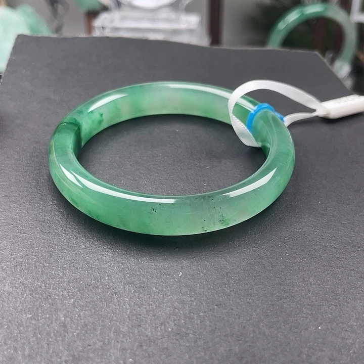 未镶嵌手镯石英质玉