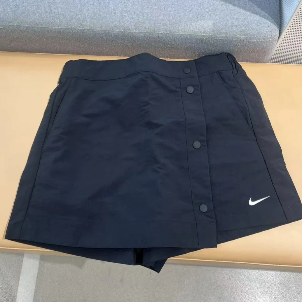 【官方授权】NIKE/耐克女款运动休闲梭织纯黑短裤HM6980010