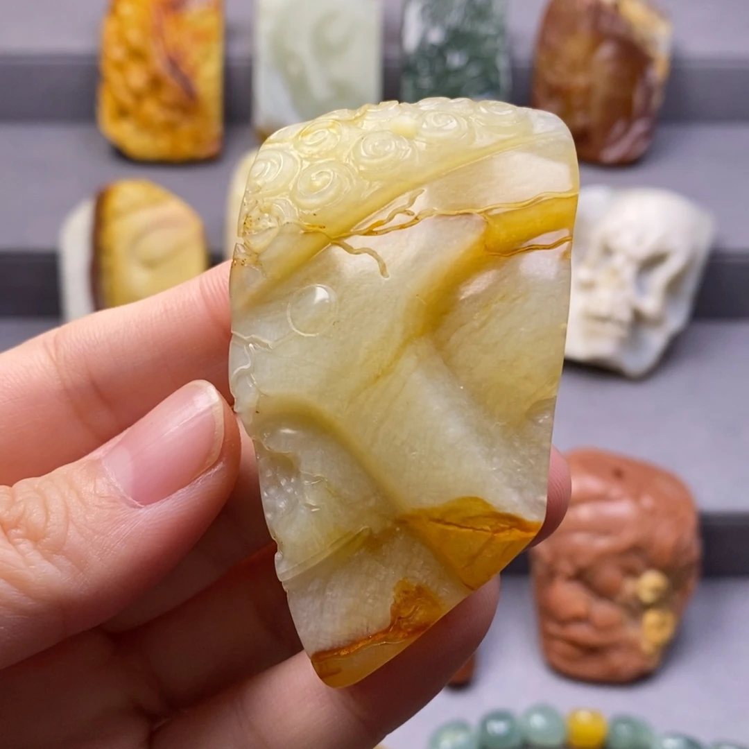 岫玉未镶嵌颈饰挂件
