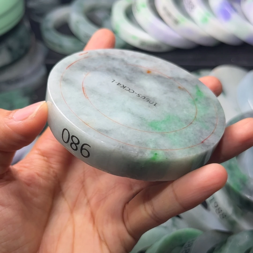 未镶嵌手镯定制翡翠