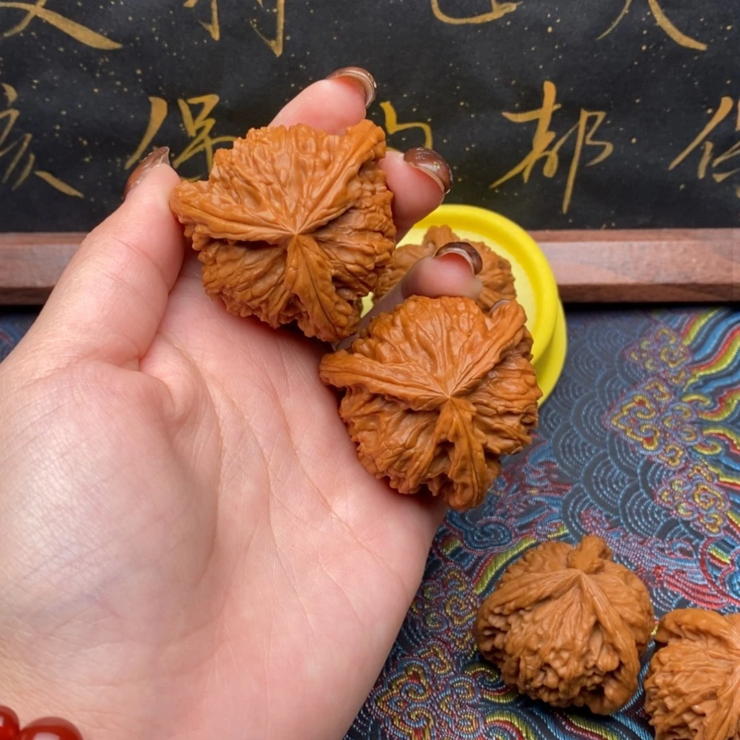 吊坠文玩核桃大**?