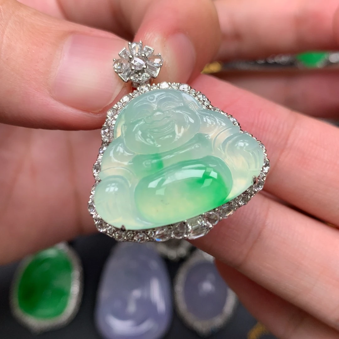 翡翠18K金镶嵌颈饰