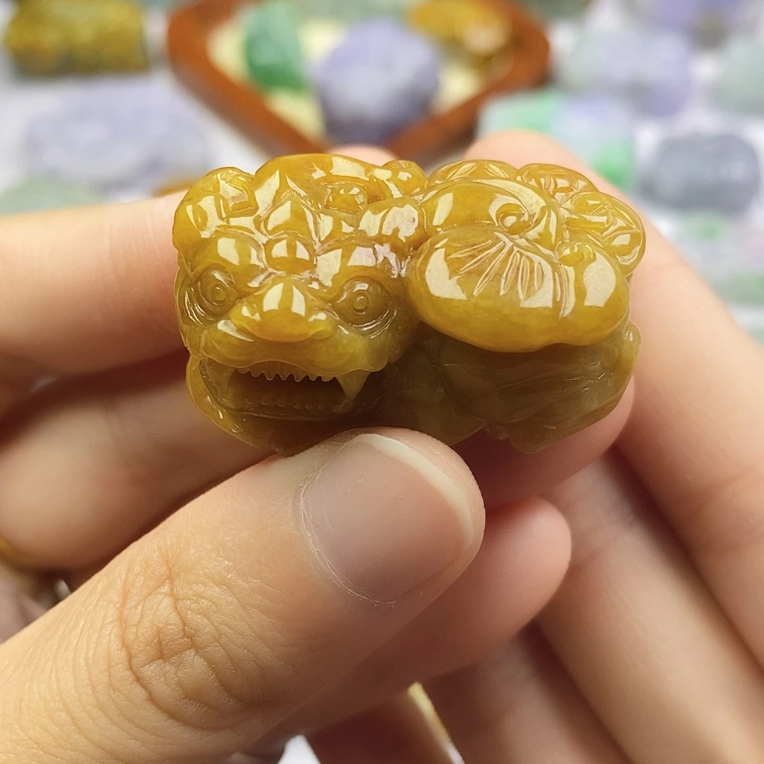 颈饰未镶嵌翡翠貔貅