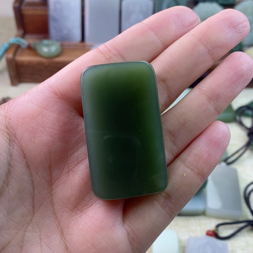 和田玉未镶嵌颈饰疯****牛微包容有棉