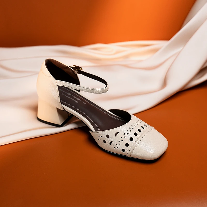 【牛皮仙】跟高4.5cm/鞋码33-42/夏季新款真皮包头凉鞋女粗跟中空鞋