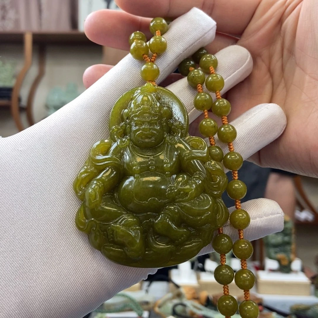 蛇纹石玉未镶嵌吊坠黄财神