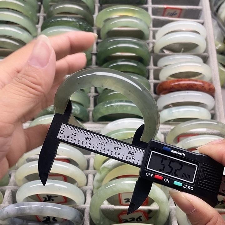 蛇纹石玉未镶嵌手镯122