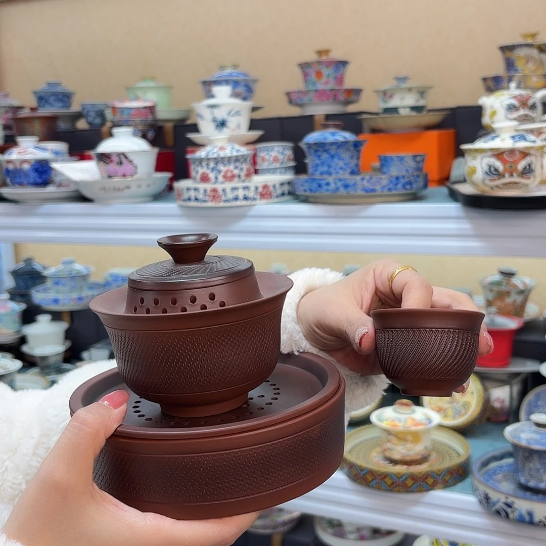 盖碗里的水煮开后放入