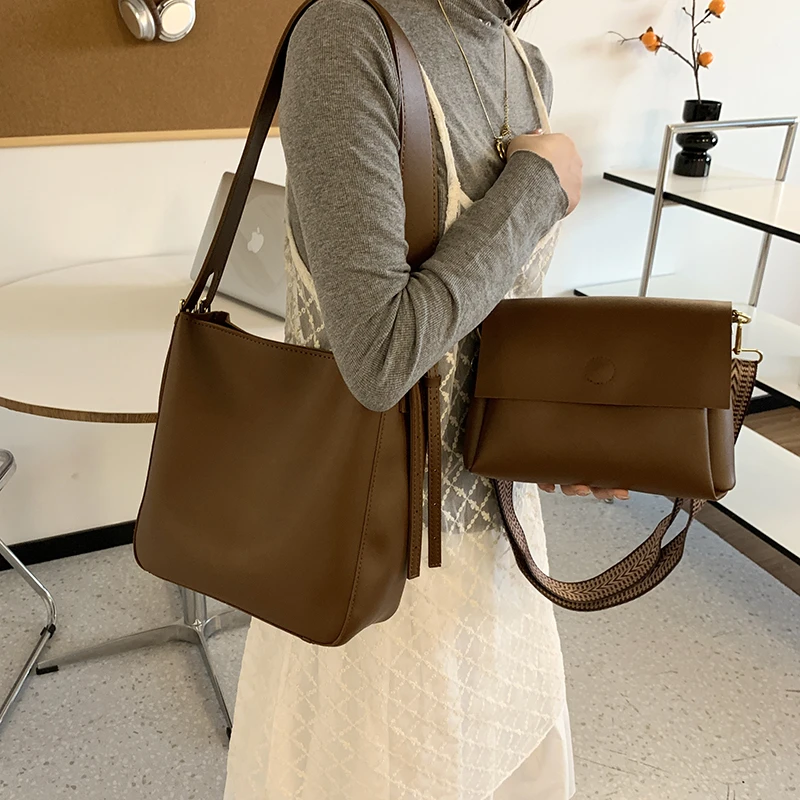 【买一送一】2025秋季新款复古简约时尚单肩大容量斜挎手提包