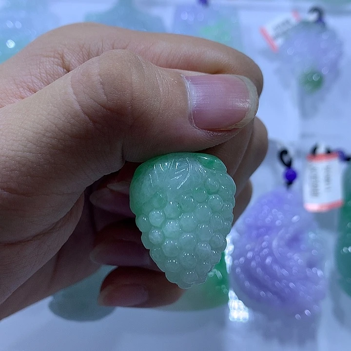 翡翠未镶嵌颈饰天然翡翠A货吊坠