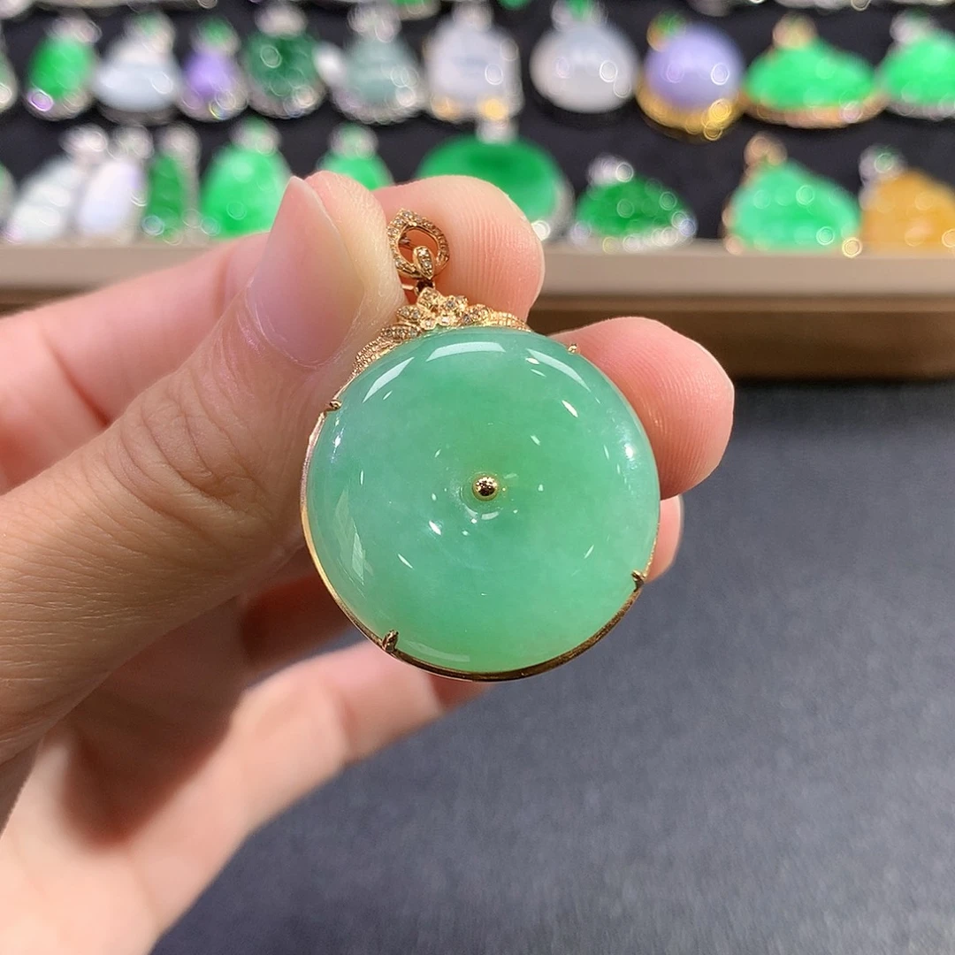 翡翠18K金镶嵌吊坠(赠链)