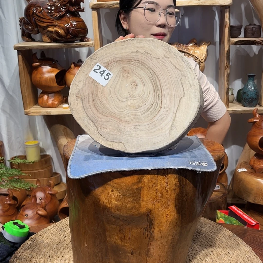 枫***糖香樟木根雕凳子一物一拍编号245