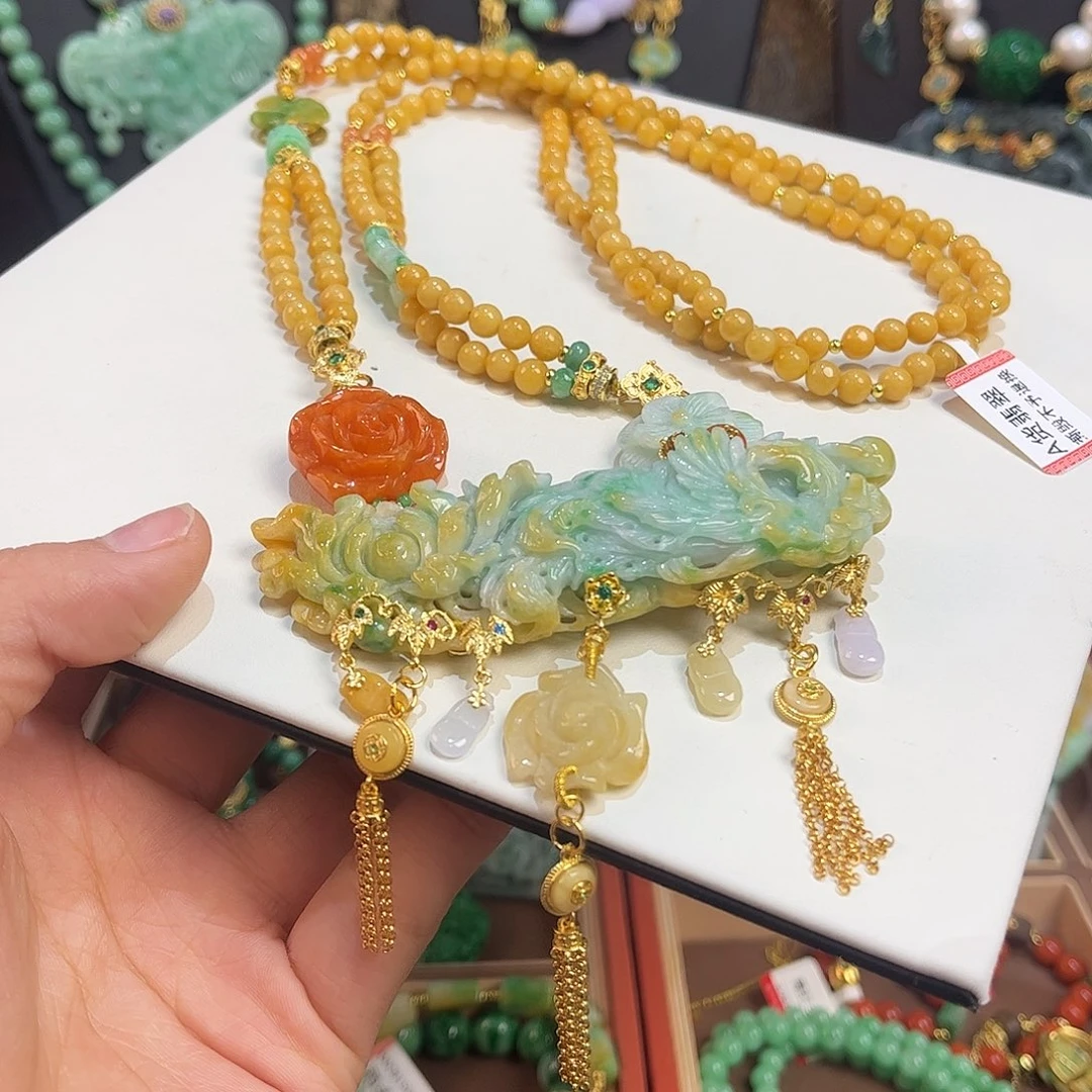 翡翠未镶嵌颈饰凤穿牡丹