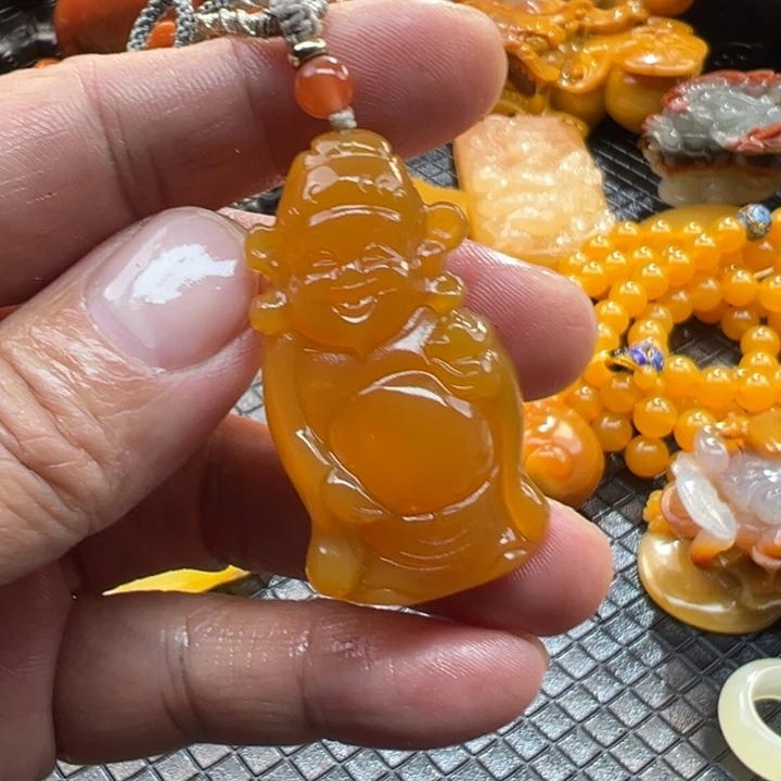 石英质玉（黄龙玉）颈饰未镶嵌