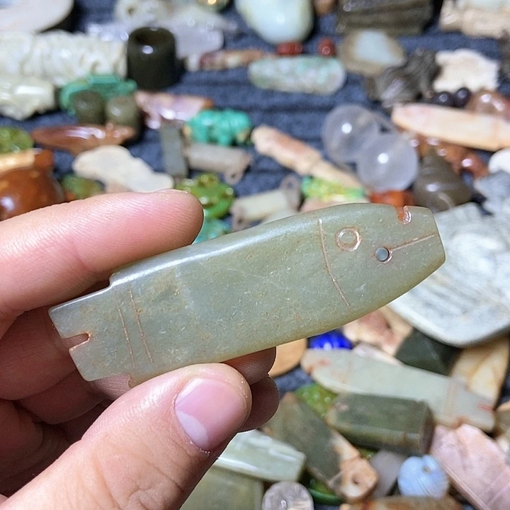 和田玉未镶嵌颈饰18