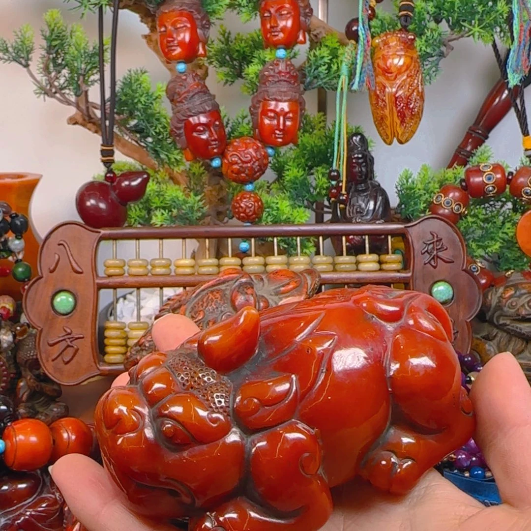 琥珀裸石未镶嵌貔貅