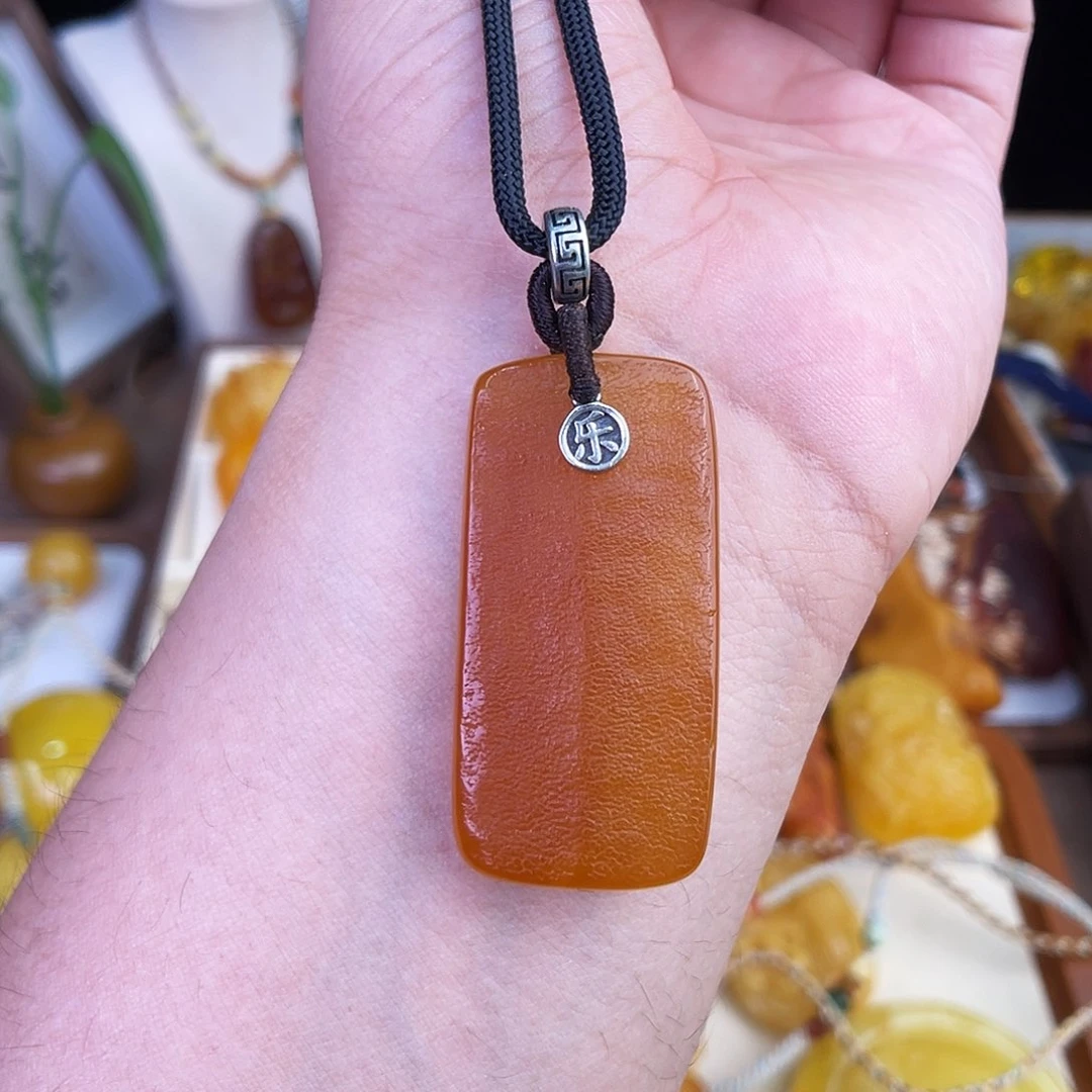 未镶嵌琥珀珠宝奇石