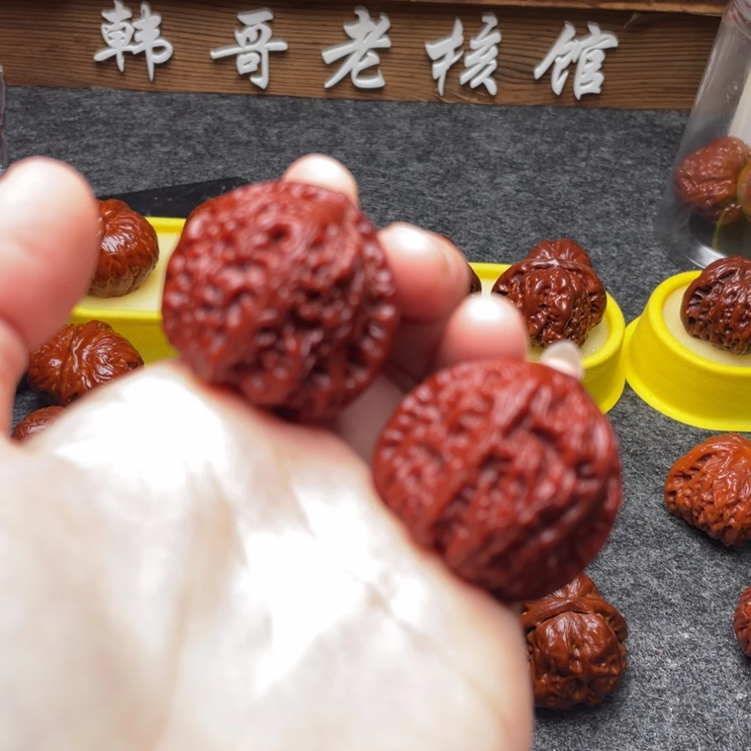 文玩核桃吊坠文玩核桃 手把件 白狮子 37