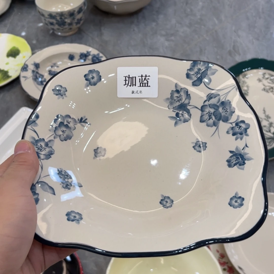 陶瓷微瑕餐具介意勿拍，满18飞！