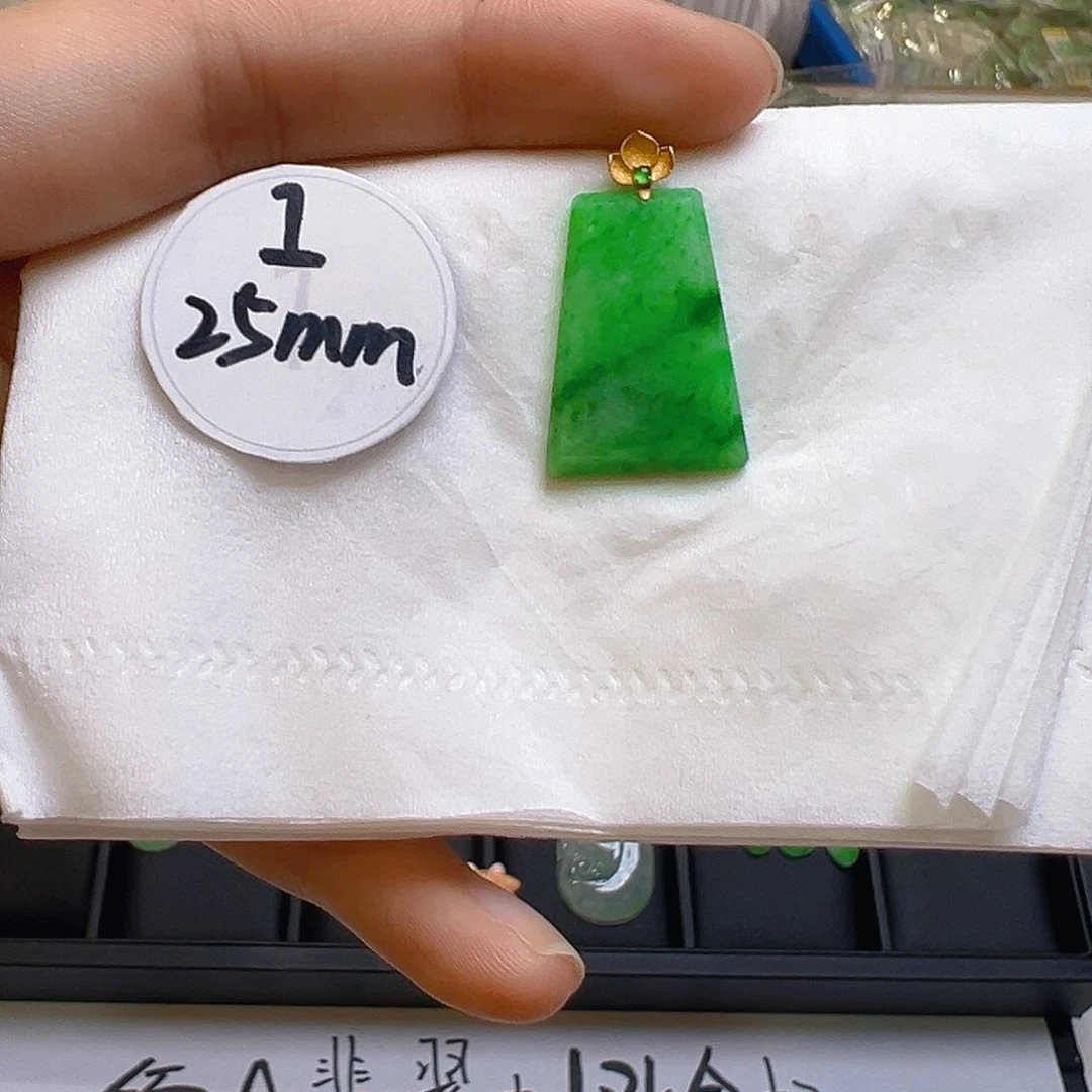 翡翠颈饰18K金镶嵌翡翠