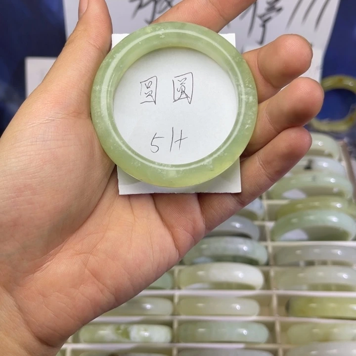 蛇纹石玉手镯未镶嵌圆****）