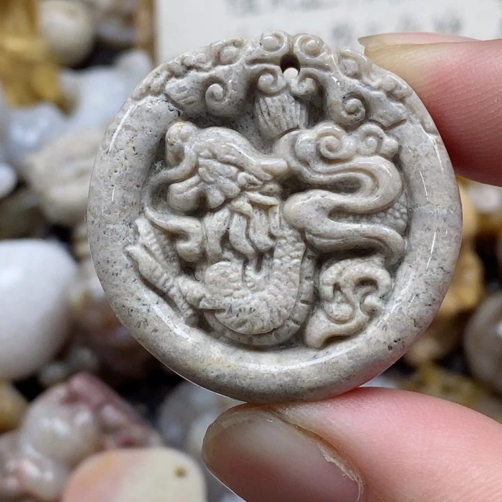 颈饰未镶嵌硅化珊瑚（珊瑚玉）有瑕 小