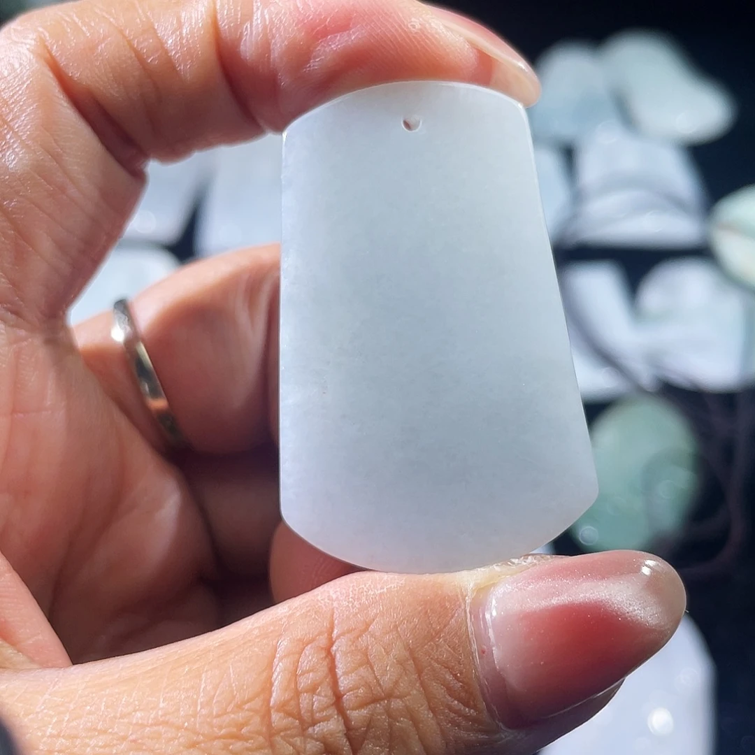 翡翠未镶嵌颈饰无事牌