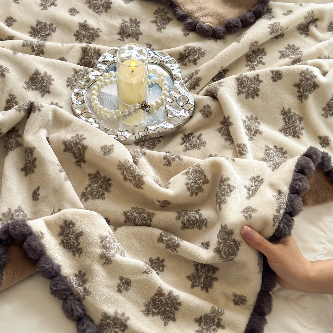 【朵罗塔】小清新花朵牛奶绒毛毯加厚珊瑚绒盖被办公室午睡披肩毯子