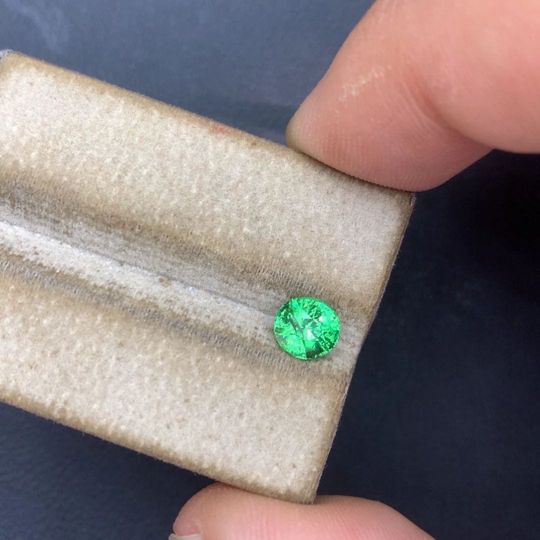未镶嵌裸石石榴石（沙弗莱）1.05ct