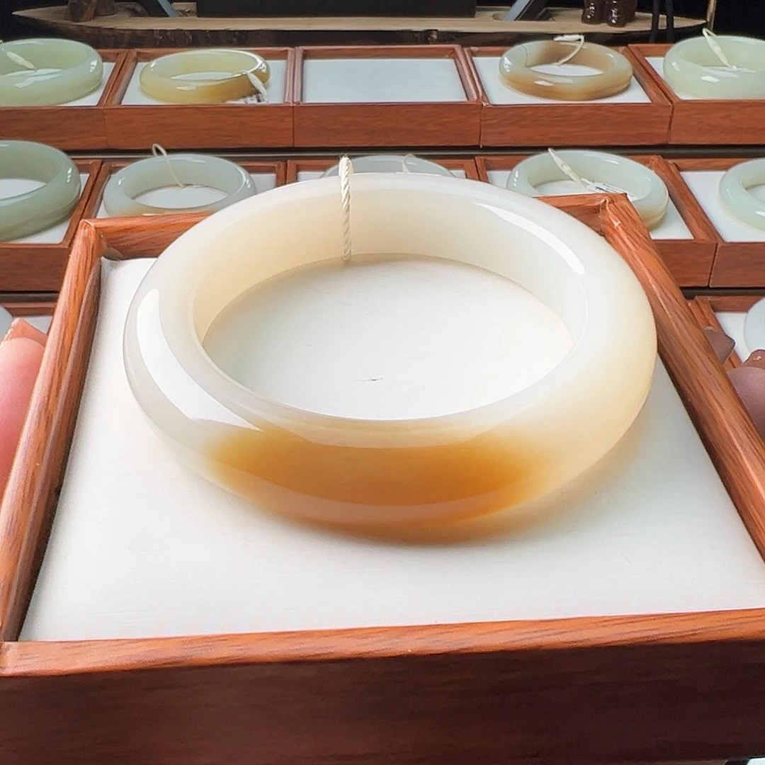 和田玉手镯未镶嵌56