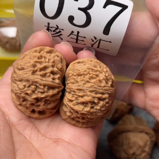 文玩核桃吊坠O*宫灯