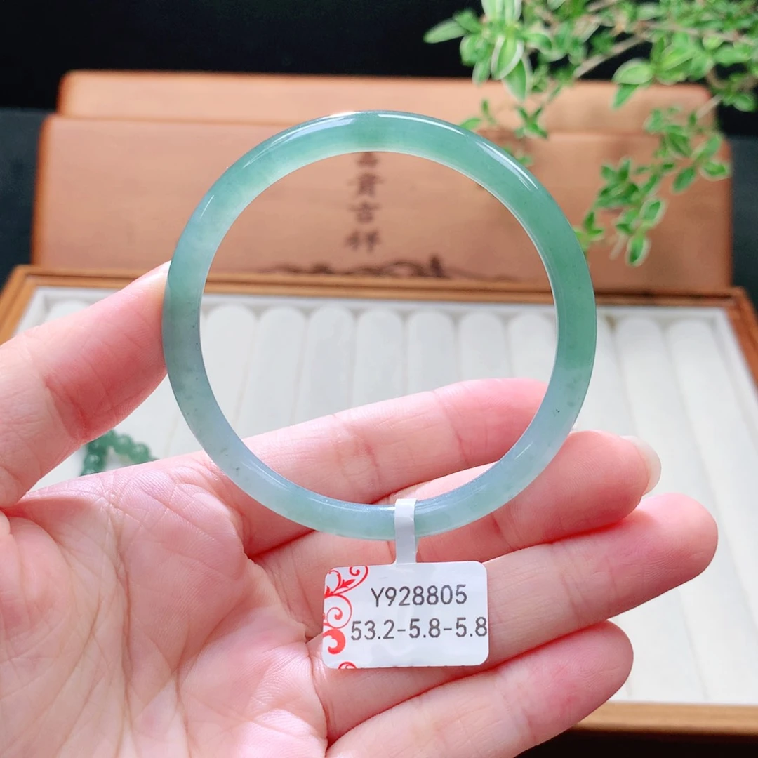 未镶嵌手镯（圆镯）翡翠