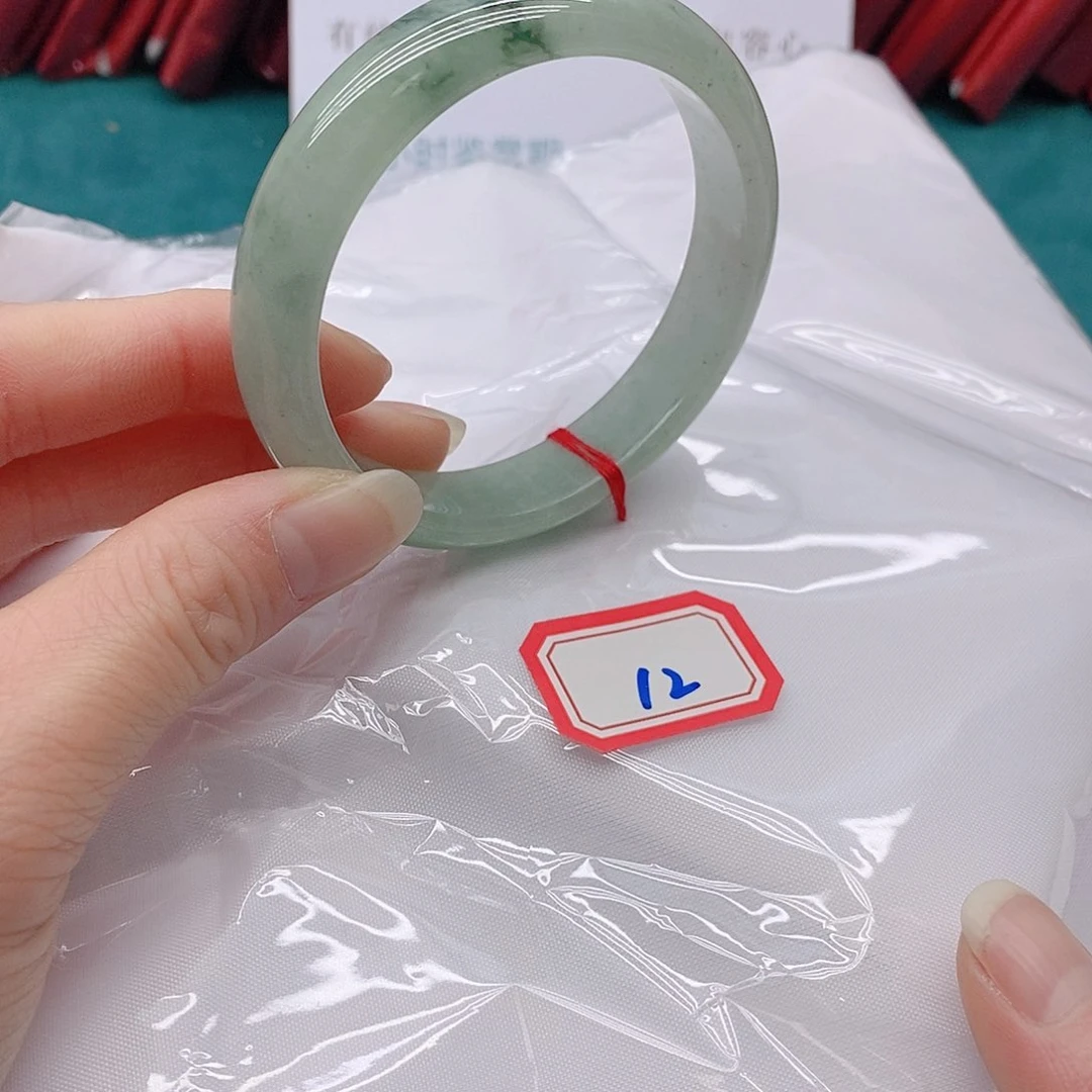 翡翠手镯未镶嵌吱**?12222222222