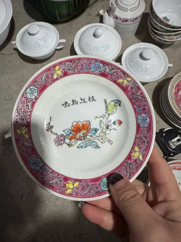 粉彩手绘枝上鸟鸣碟