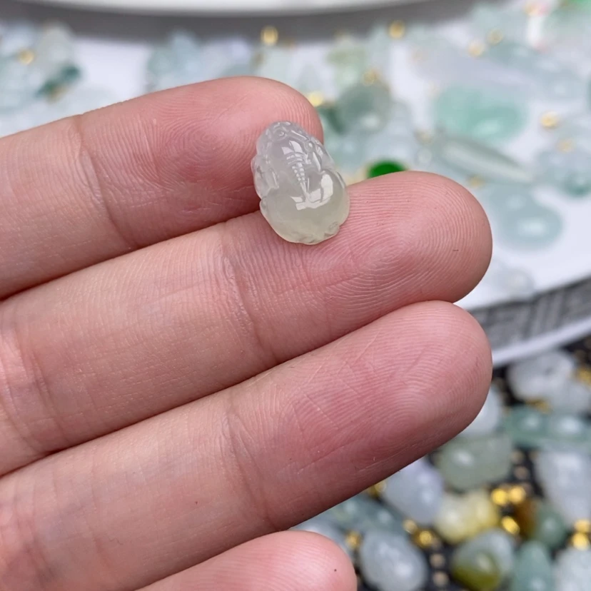 【闪购商品】翡翠未镶嵌吊坠(不含链)李*笑小貔貅