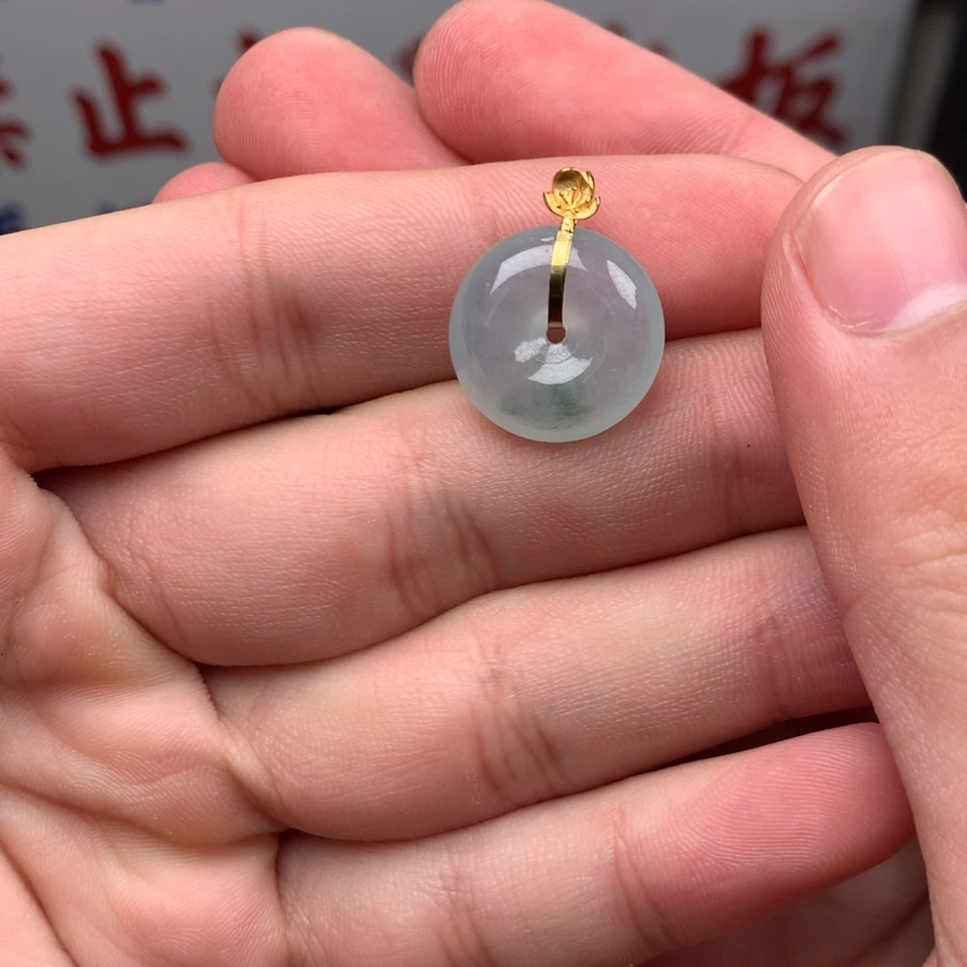 翡翠未镶嵌颈饰你是