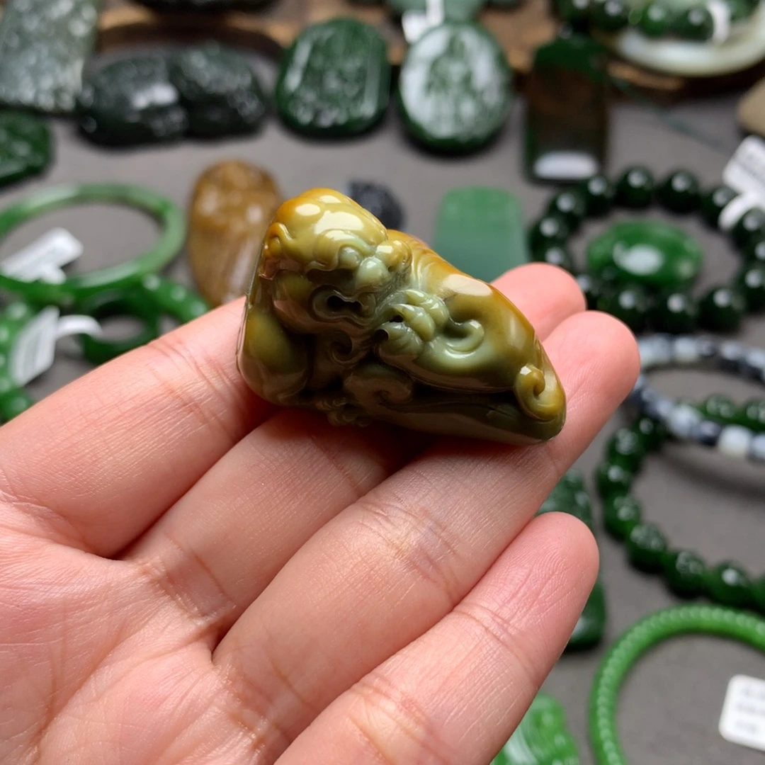 和田玉未镶嵌颈饰