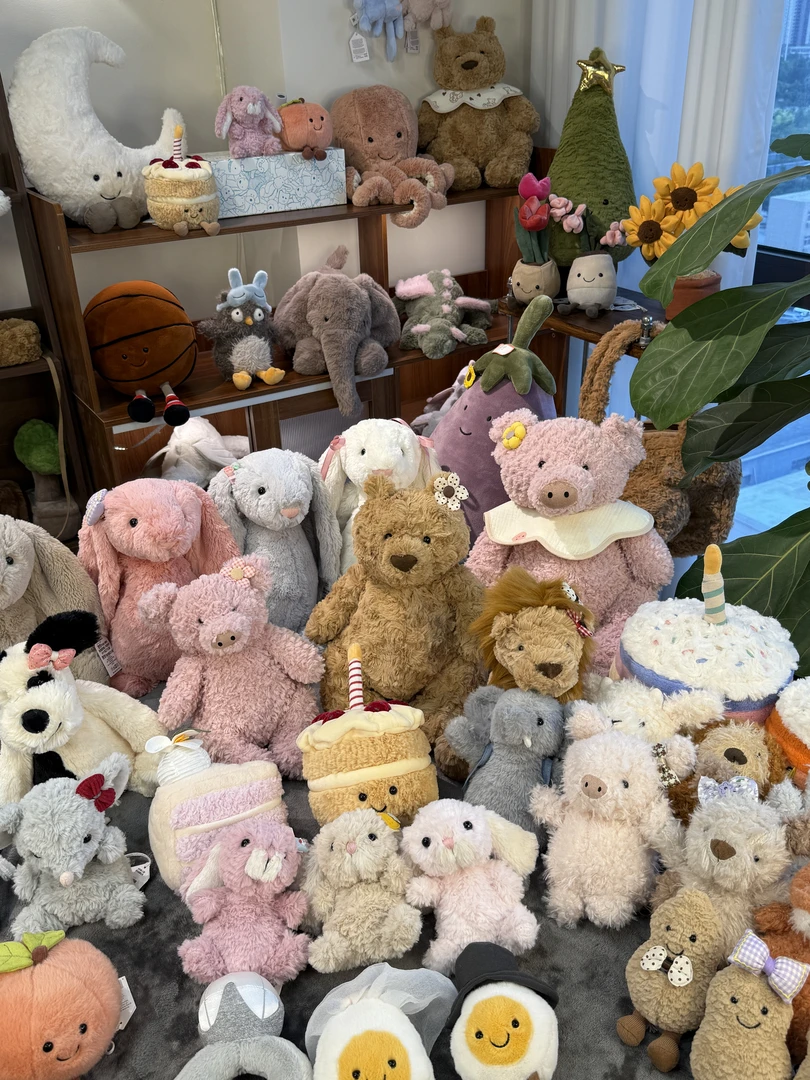 可爱草莓生日蛋糕毛柔公仔女生创意玩偶礼物软绵绵陪伴玩偶