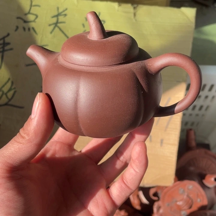 老厂紫砂壶一件。