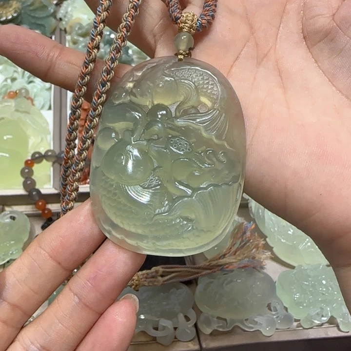 蛇纹石玉吊坠未镶嵌