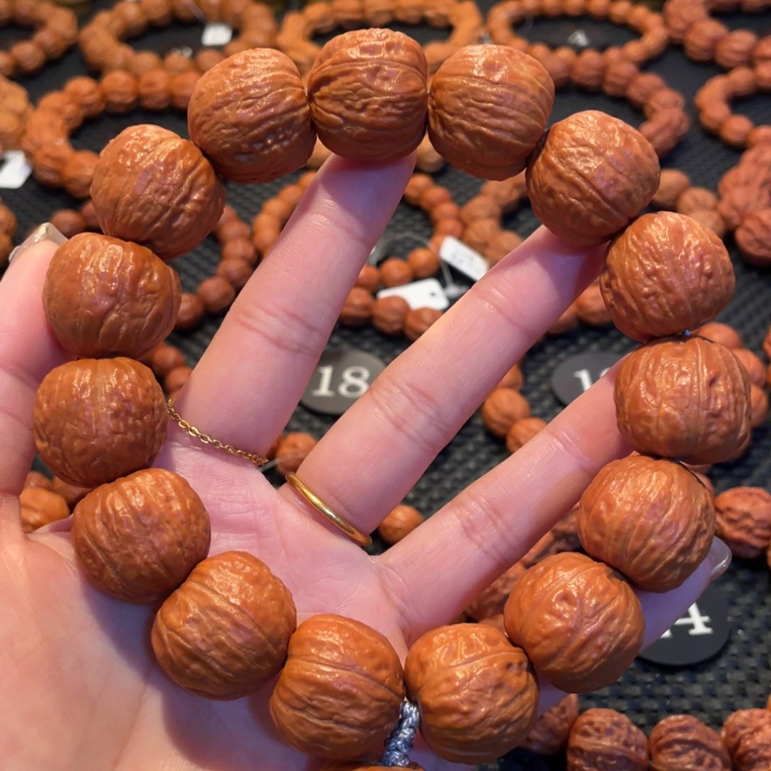 文玩核桃手串芒****?光头手持