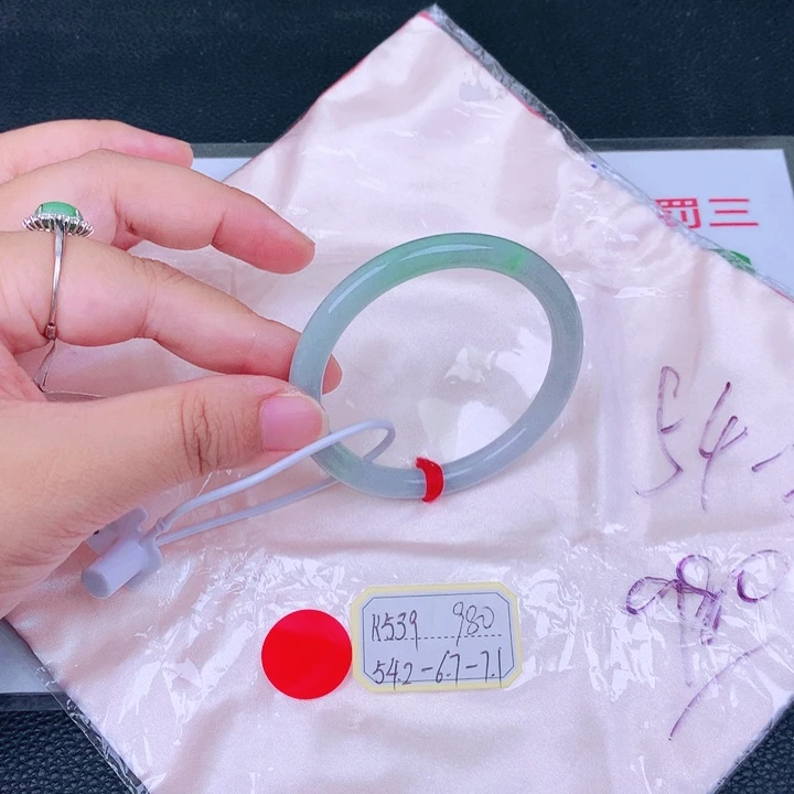 翡翠手镯未镶嵌缅甸翡翠