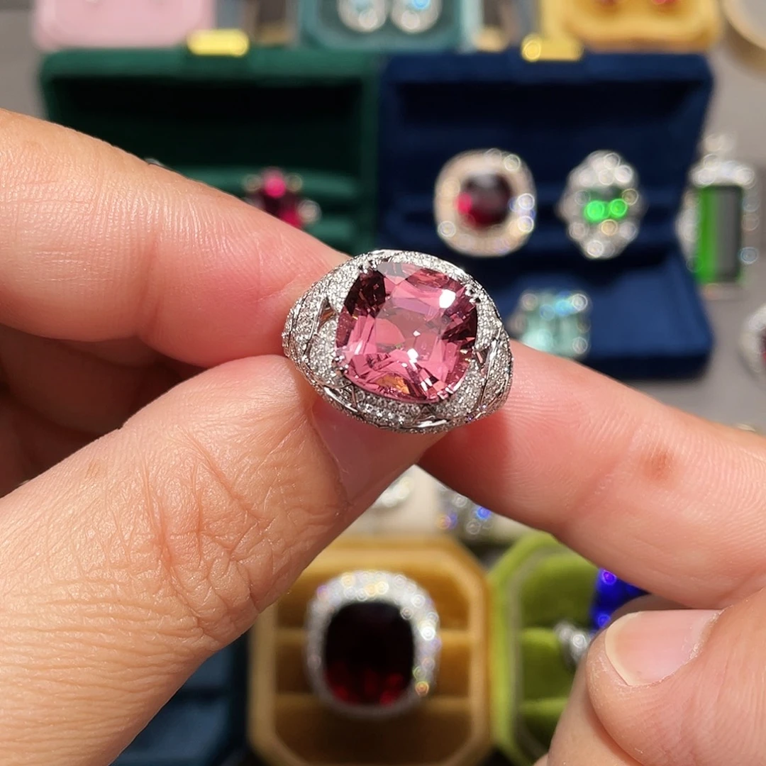 戒指18K金镶嵌碧玺7.13ct